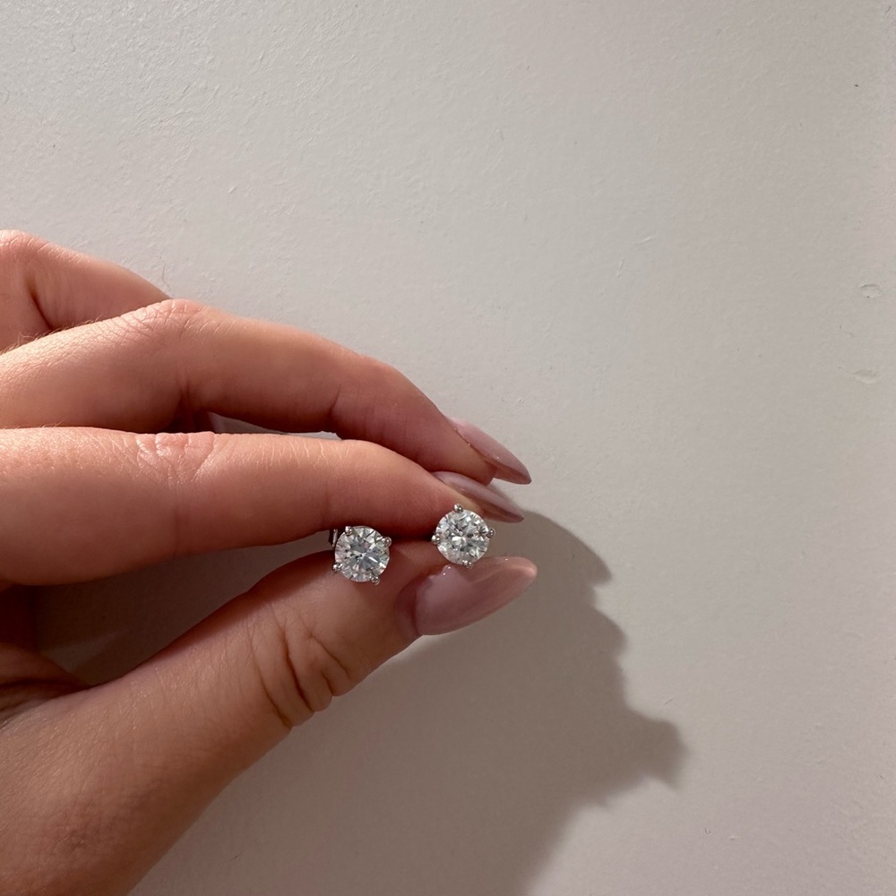 2.00ctw Diamond Stud Earrings IGI Certified E VS1 Excellent Cut White Gold